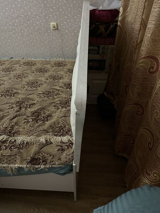 Двуспальная кровать