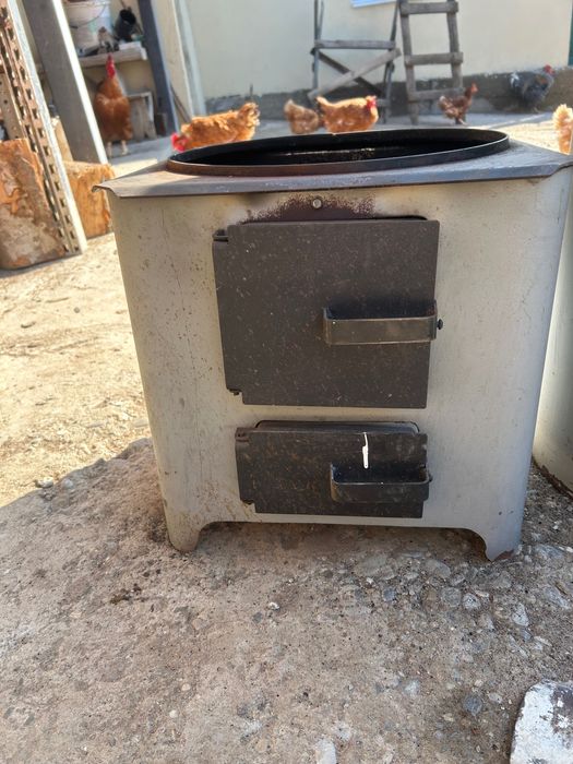 Vând ansamblu de boiler pe lemne capacitate  90 de litri cumpărat acum doi ani de la Dedeman ,a fost folosit doi ani doar de câteva ori