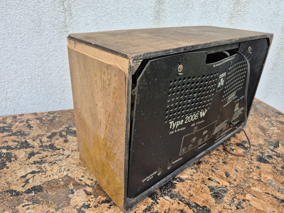 Radio cu lampi marca Grunding model 2006