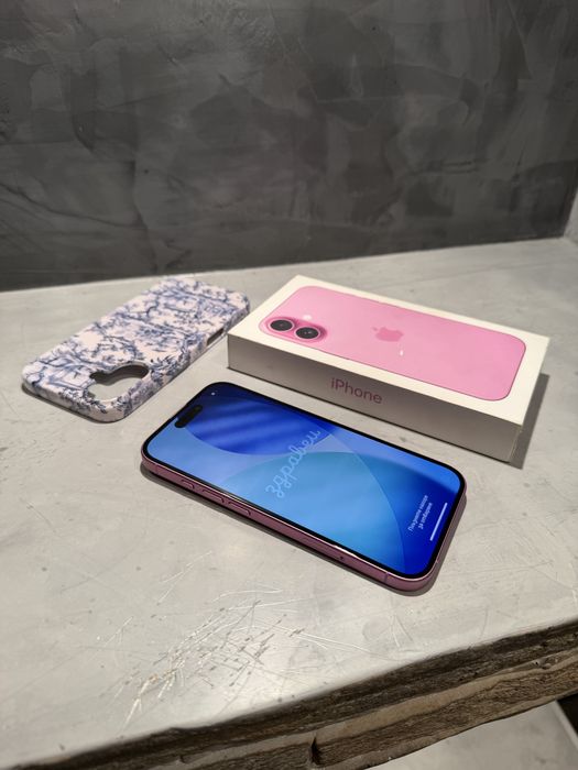 КАТО НОВ Iphone 16 Pink + подарък