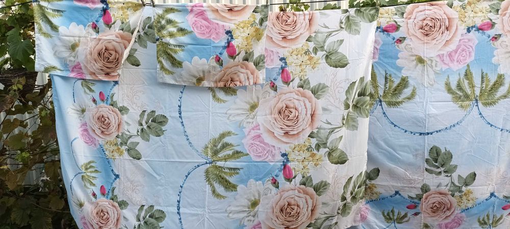 Set Lenjerie de pat cu Roses 3D, cu 4 piese, 2 persoane