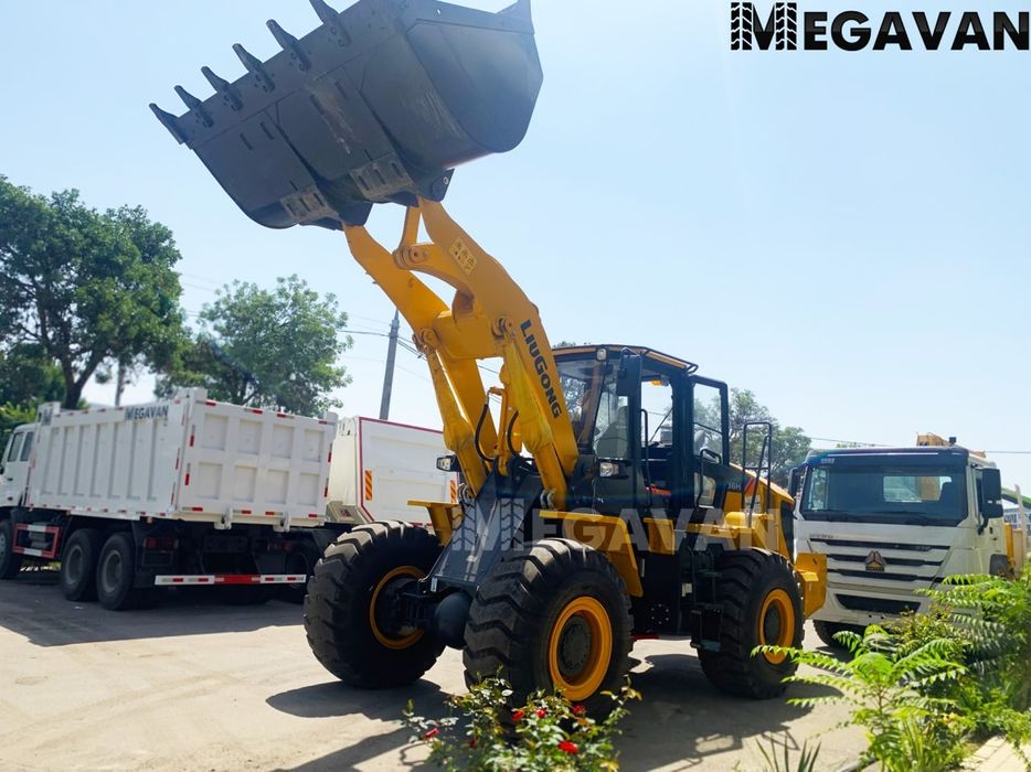 Погрузчик ва экскаватор хизмати заказ оламиз