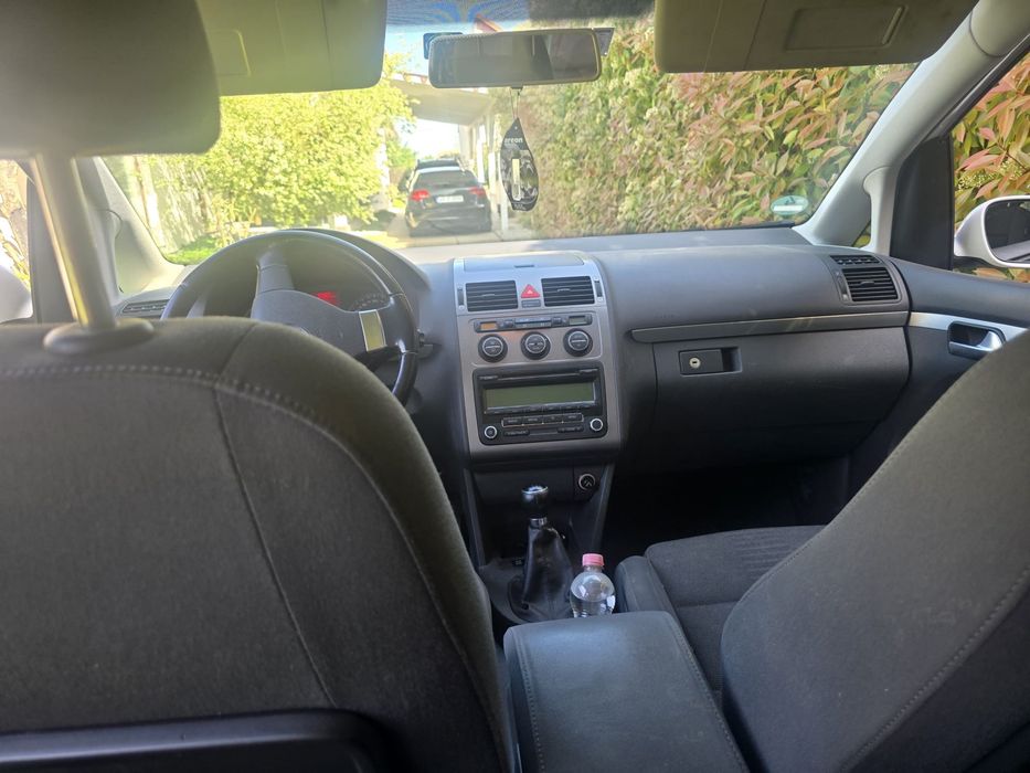 VOLKSWAGEN Touran 0 — imagine 3