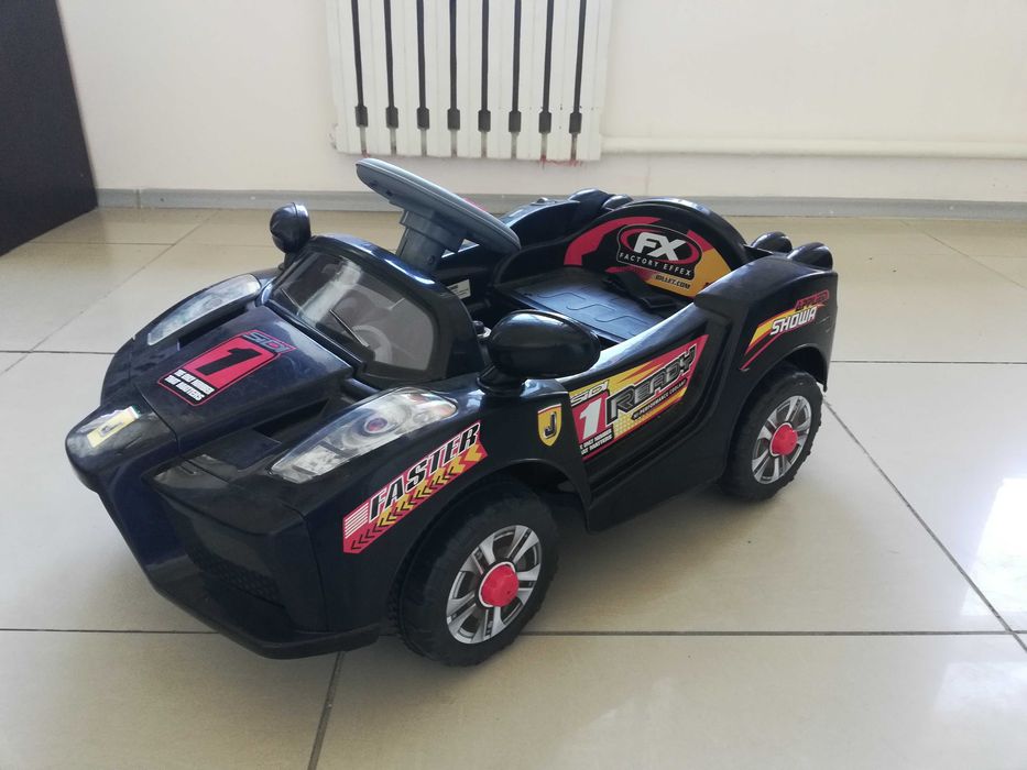 машина спортивная детская