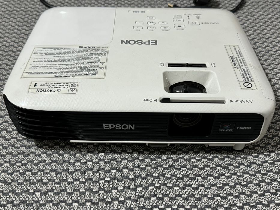 Продам оригинальный проектор EPSON - H716B