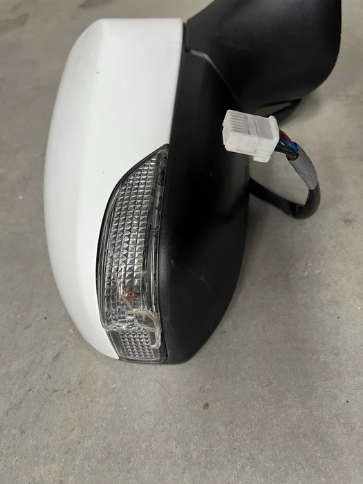 Дясно огледало Toyota Avensis T27 2016/2020г.