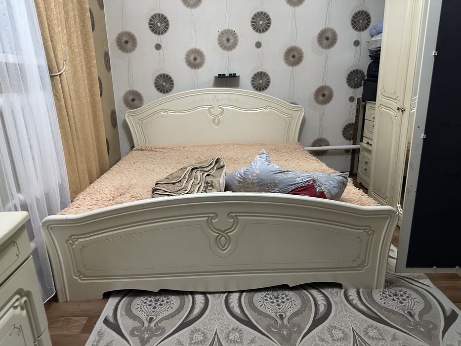 Кровать с матрасом