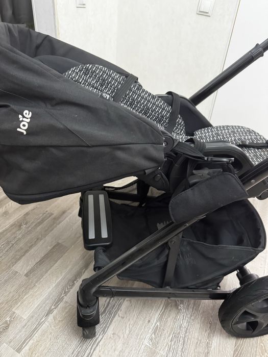 Продам детскую коляску Joie