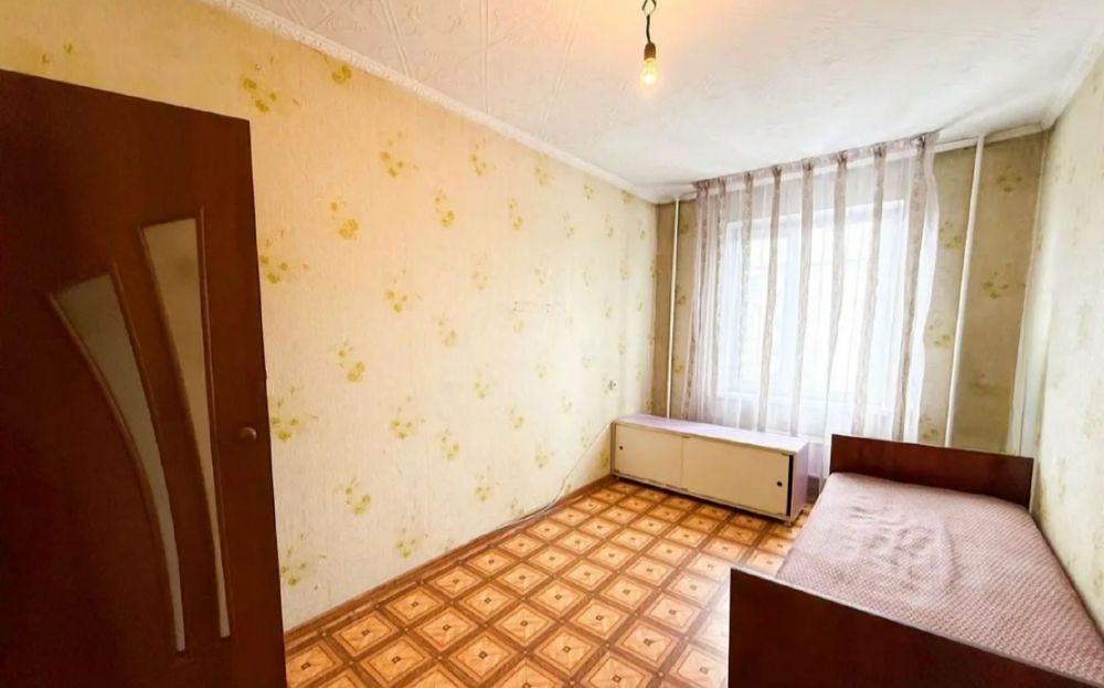 продам 3-х ком. 4мкр. 4-этаж