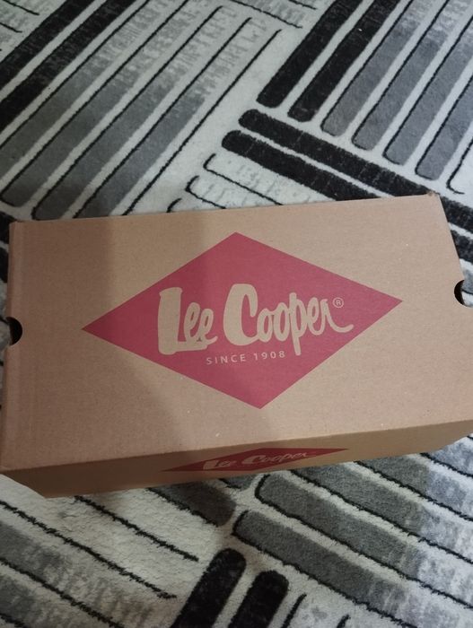 Vând teniși Lee cooper noi
