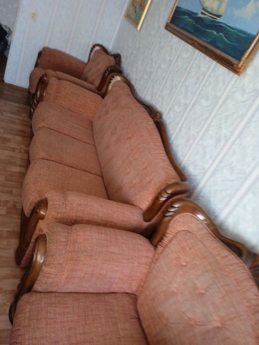 Продаю диван и два кресла