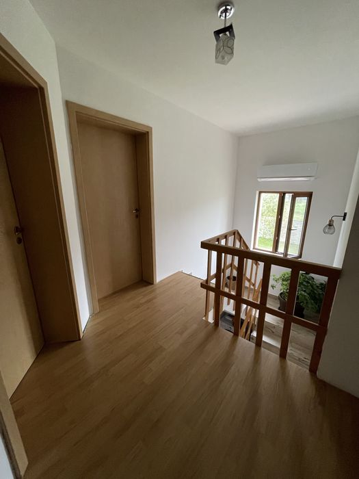Vand casa cu etaj , in regim ( P+M)