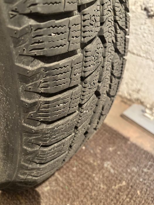 Шины зимние в хорошем состоянии комплект