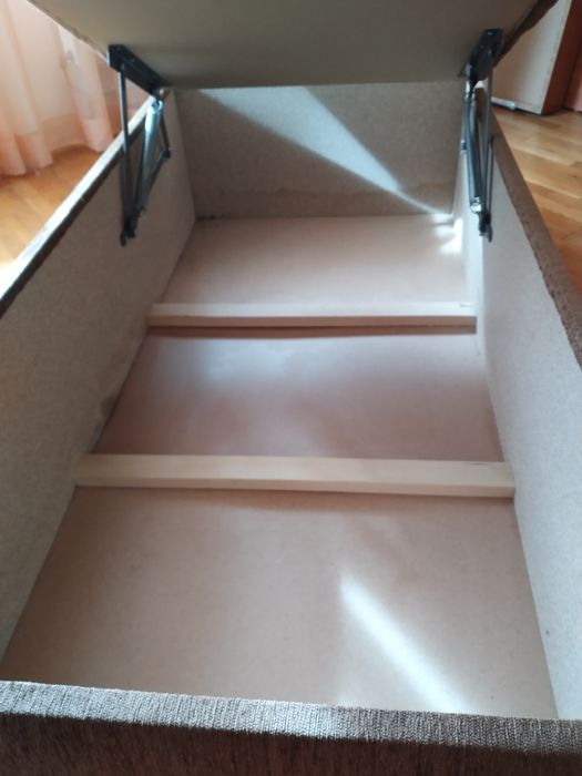 Ъглов диван-спалня и ракла