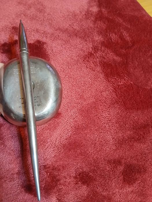 Vechi pix cu suport argintat pentru birou