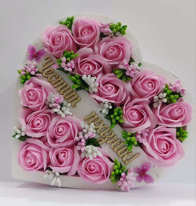 Кутия със сапунени рози