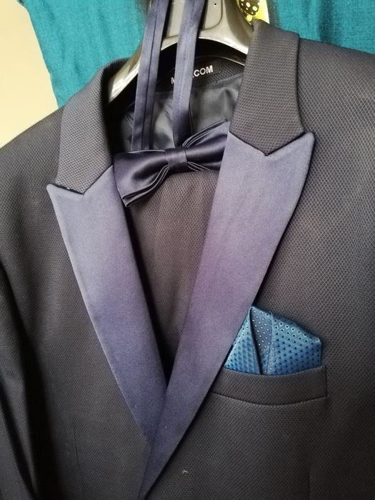 Vând costum complet