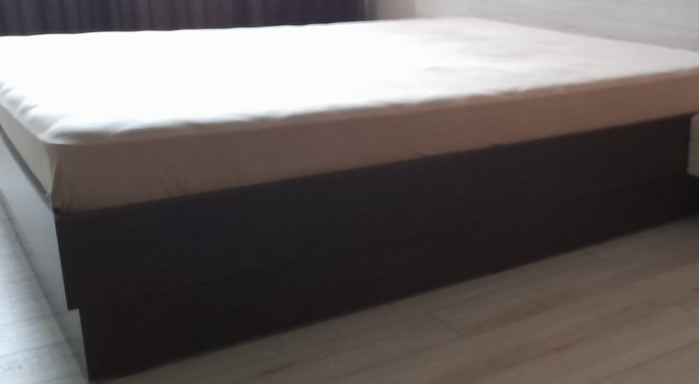 Продавам спалня цвят венге в отлично състояние