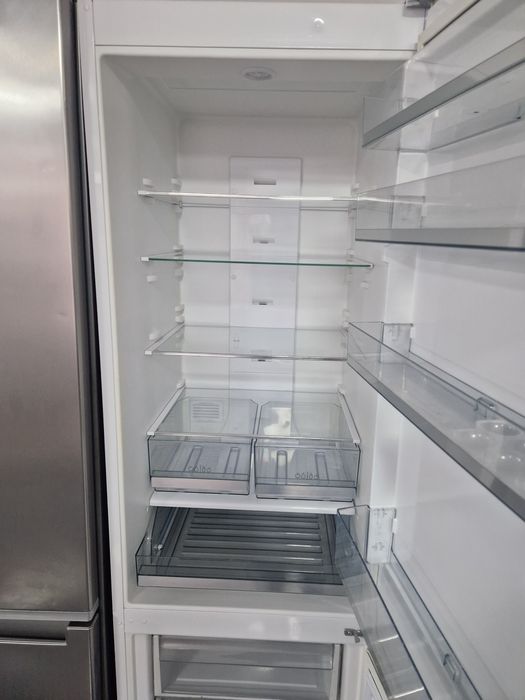 Хладилнек с фризер Sharp A++ No Frost