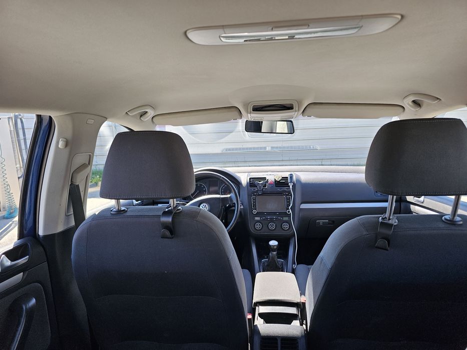 Vând Volkswagen Golf 5 1.6 FSI