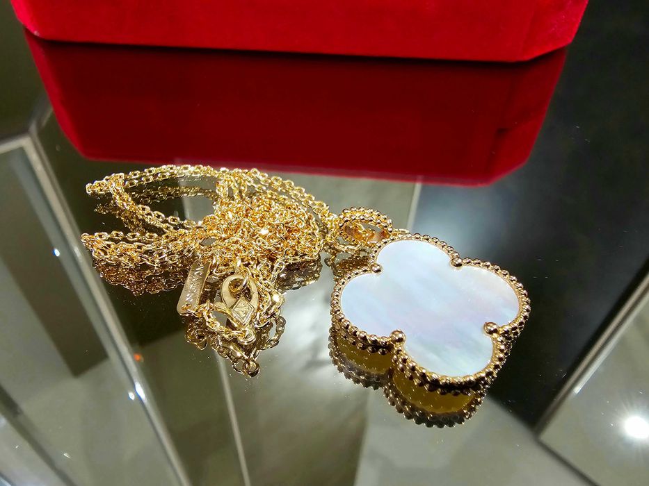 Van Cleef & Arpels VCA Rose Mother Long Magic Alhambra Дамско Колие