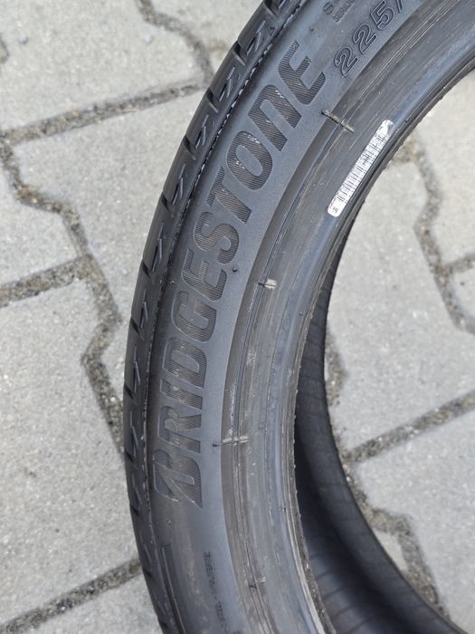 225 40 19 Bridgestone