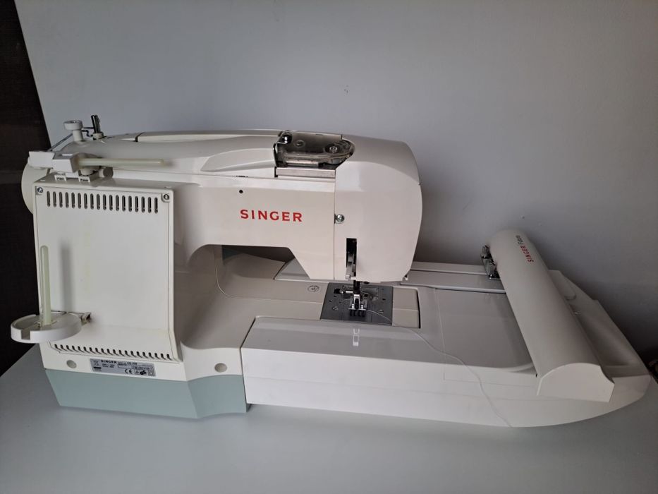 Mașină de cusut Singer Futura CE-250/CE-350