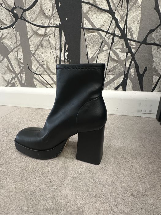 Чисто нови черни боти от еко кожа