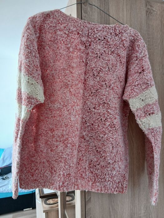 Vând pulovere pentru damă