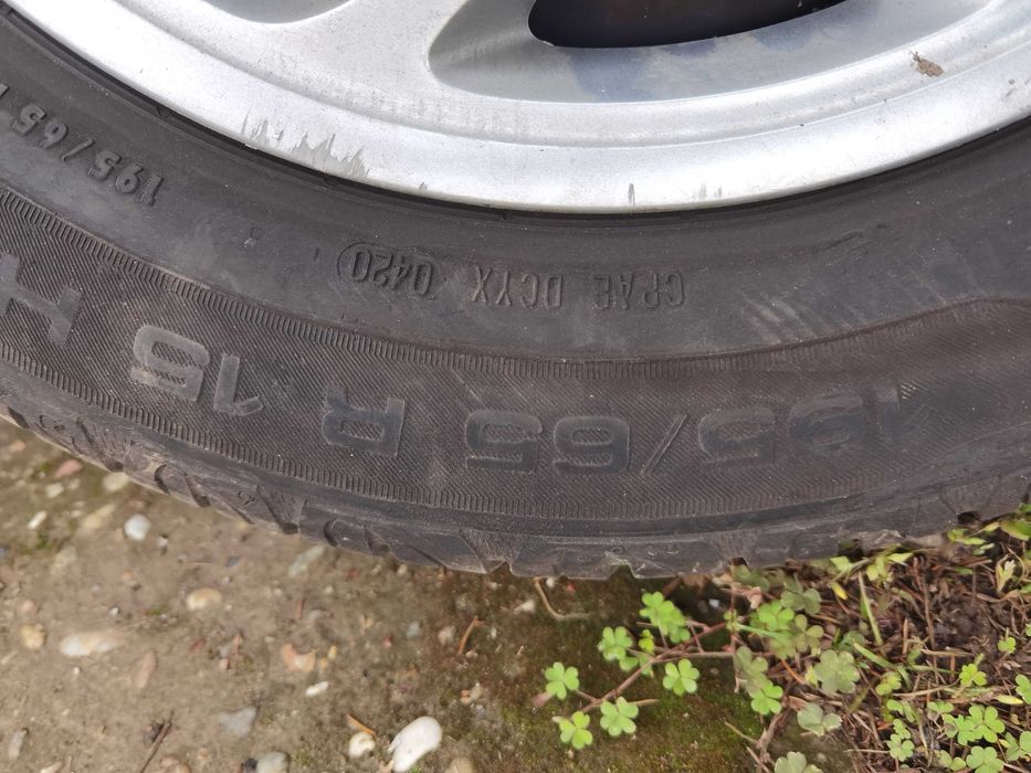 195/65/15 Гуми за дъжд  унироял ,хубав грайфер