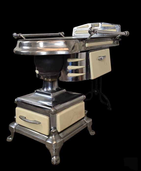 Semineu-soba de gatit vechi model deosebit