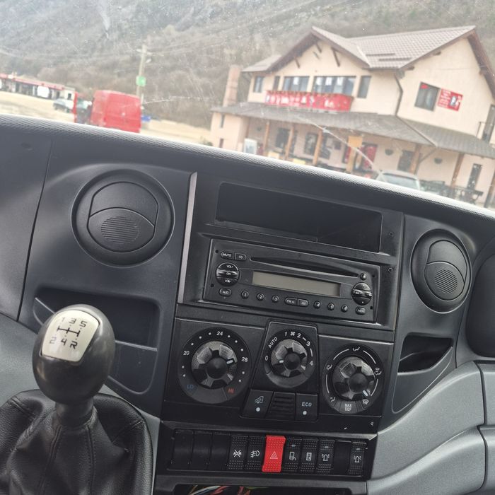 Vand iveco  daily 2.3 tdi 6 locuri klima.too