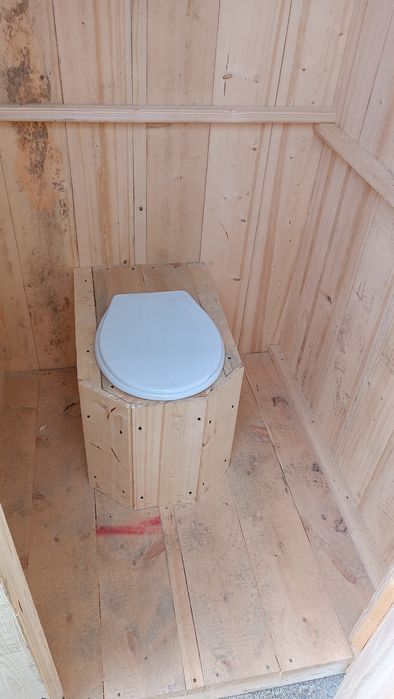 Уличный туалет разного вида