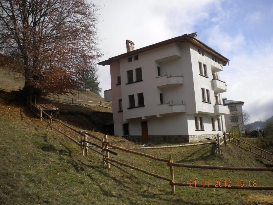 Продава се Къща в с. Кутела, Област Смолян - 480 кв.м за 230 €/кв.м - Снимка #2