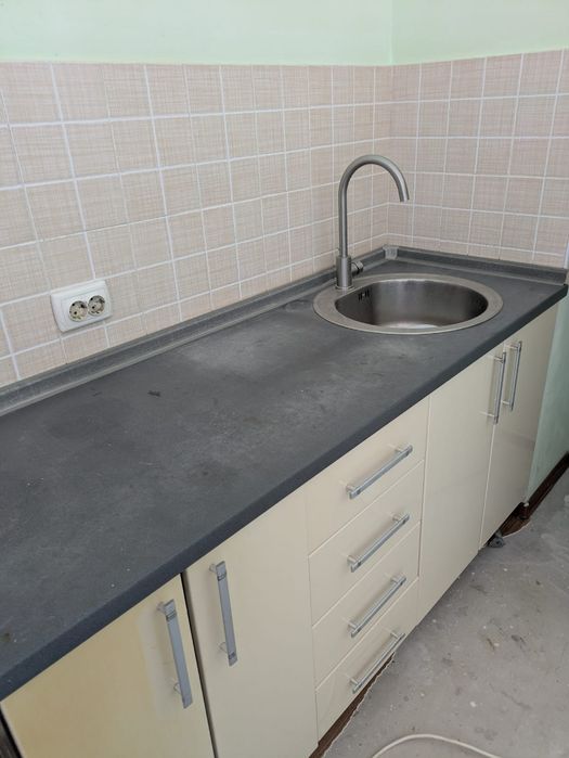 Отдам кухонный шкаф