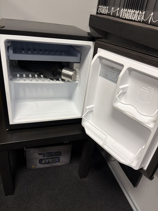 Хладилник минибар черен