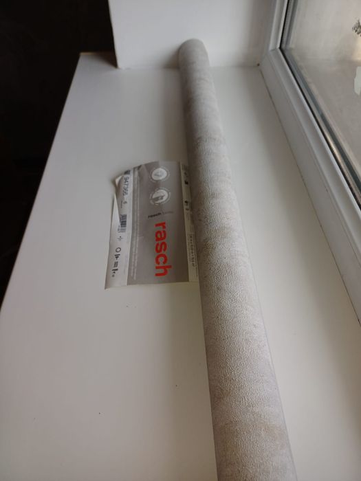 Качественные обои, остатки после ремонта