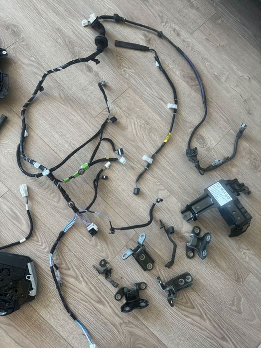 Ляв калник Lexus NX350, авточасти