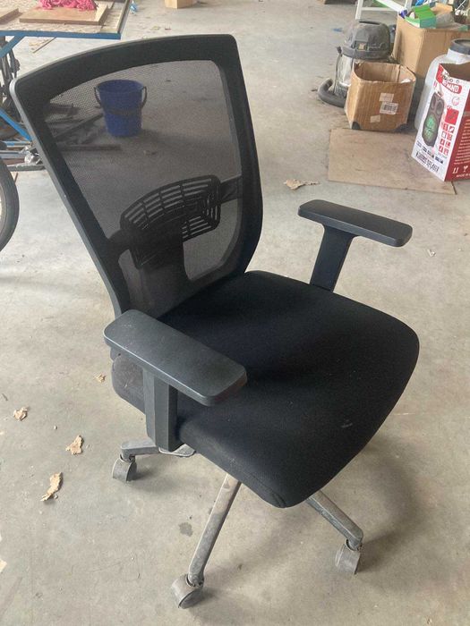 Нов офис стол разпродажба