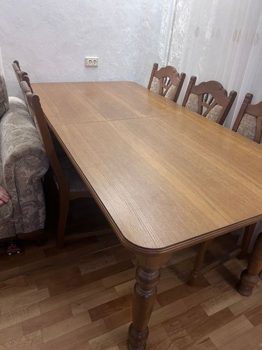Стол для гостинной