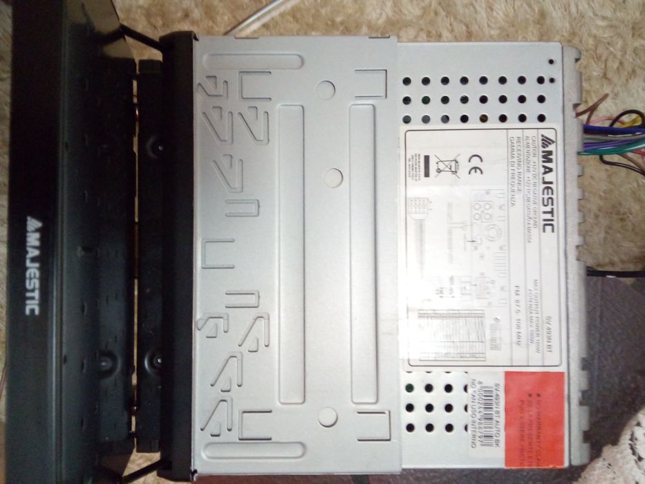 Dvd auto retractabil, cu Bluetooth, intrare stic, card