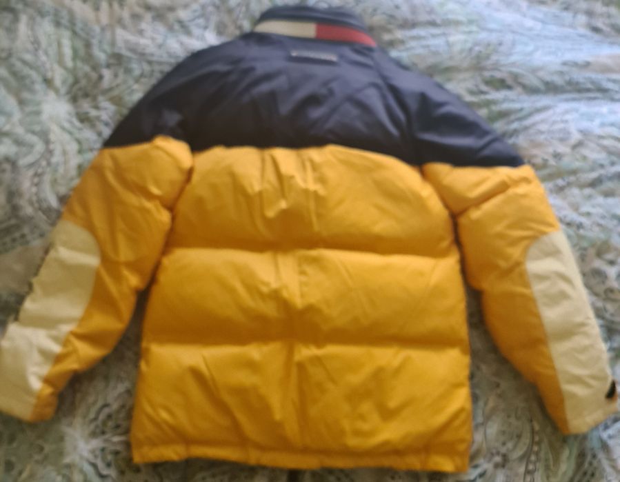 Greaca Tommy Hilfiger, noua.