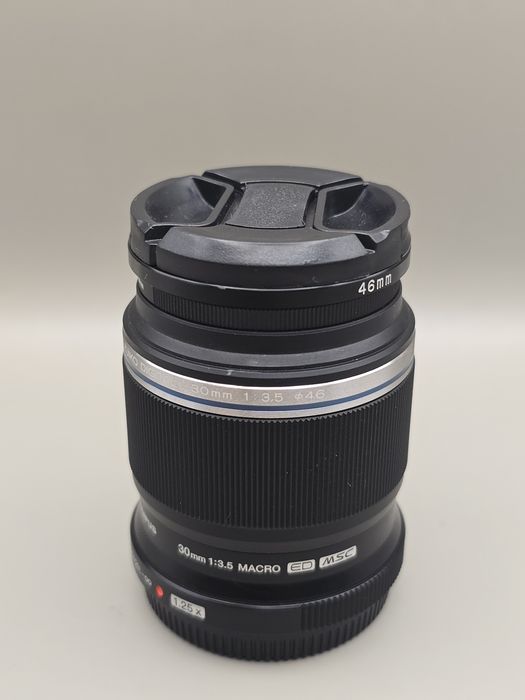 Olympus M.Zuiko Digital ED 30mm f/3.5 Macro.