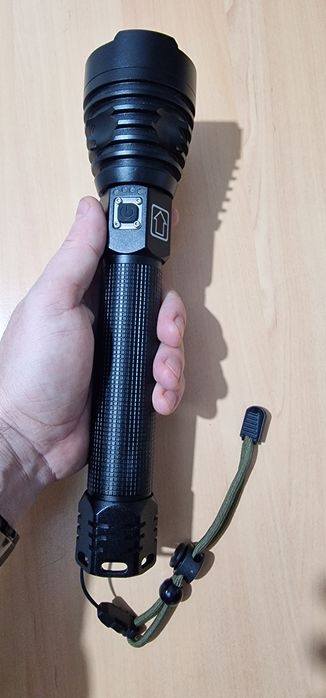 Lanternă led XHP 360, cu 2 acumulatori  26650. Încărcare USB C.  IPX6.