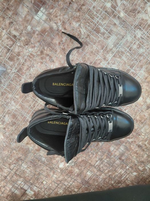 BALENCIAGA arena size 39
