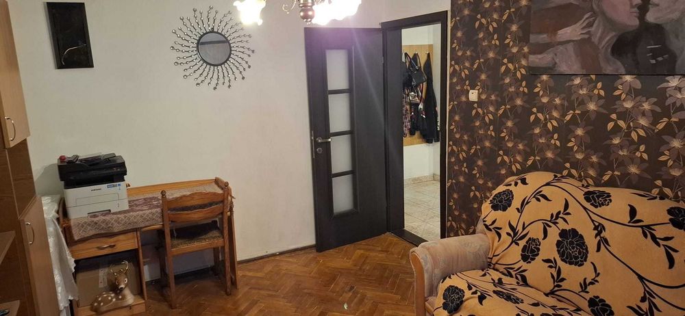 Vând apartament cu 3 camere
