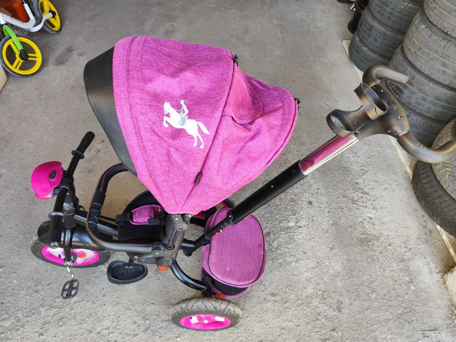 Продавам триколка за момиче.