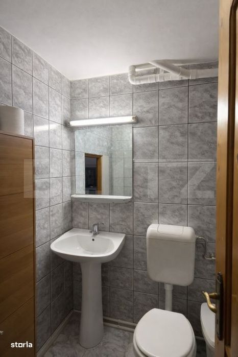 Apartament 4 camere, decomandat, 82 mp, 2 bai, etaj intermediar, Manas