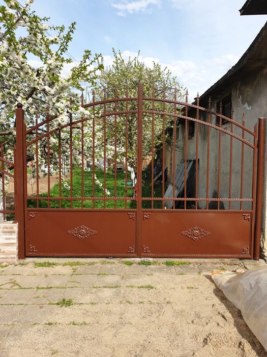 Порти,огради и парапети от ковано желязо,и всякакви метални изделия