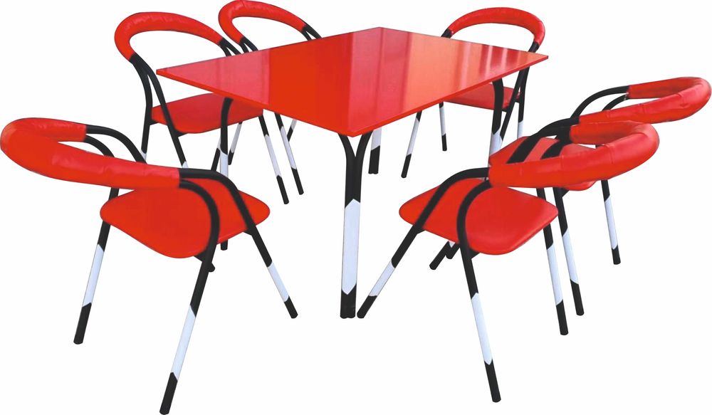 набор столов и стульев